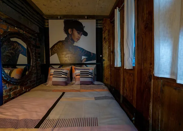 Fabryka Kobra Μπίντγκοστς